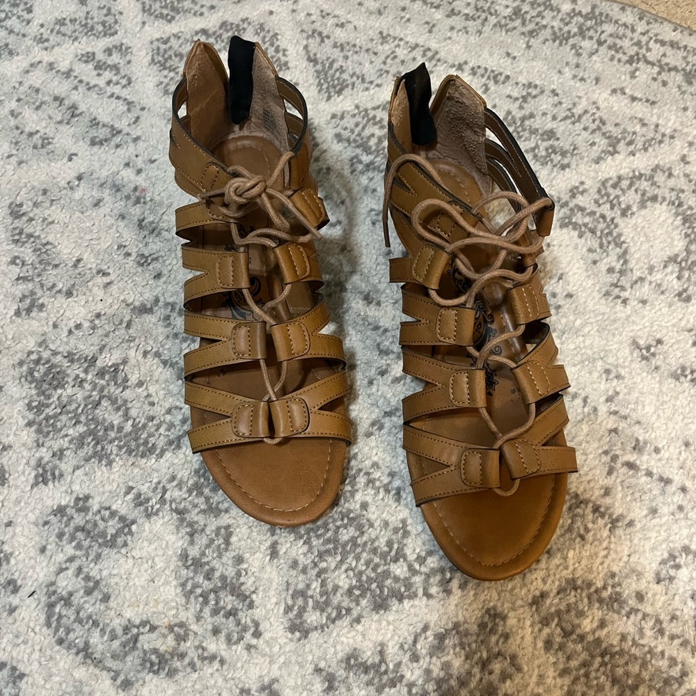 Women’s Tan Gladiator Sandals with Cage Design